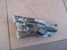 Golf 6 scherm Steun links  5K6821135A