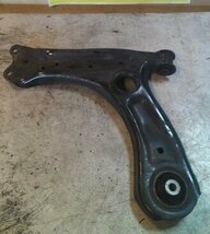 Polo 6R A1 Draagarm Links 6R0407151A 6R0407151F