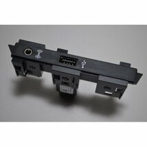 Aansluitstuk voor media Aux en USB 5TA863324B