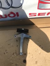 Steun voor omlooprol 1.8 TSI 06K145172 Steun voor omlooprol 1.8 TSI 06K145172