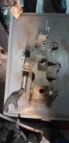 STEUN VOOR AIRCOPOMP EN STUURBEKRACHTIGINGPOMP 