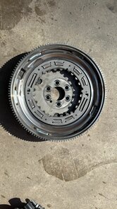 Golf 8 Audi 1.5 TSI Dubbele massavliegwiel 04E105266 AM