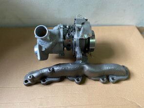 VW Golf 8 turbo met uitlaatspruitstuk 05E145701K