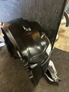 Audi A3 8Y wielkuip modderkuip rechts voor 8Y0821172S