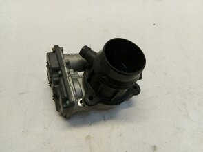 BMW X1 (F48) F40 Gasklephuis 7619008