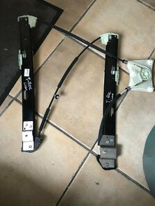 T-Roc links voor ruitmechaniek 2GA837461D